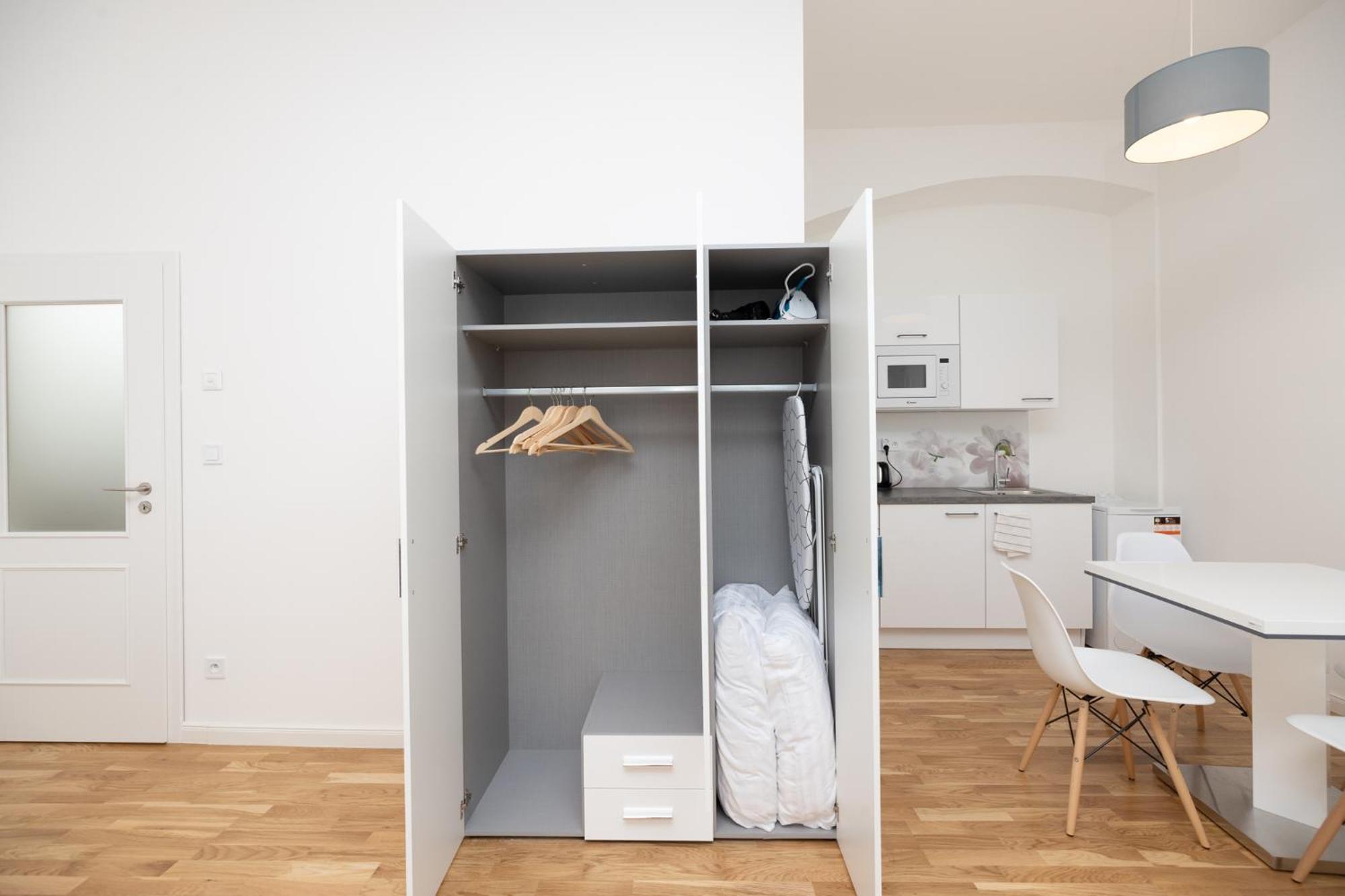 Apartment Petrska Praag Buitenkant foto